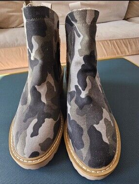 Nicole Miller Camo bootie Size 7.5 Pocas Lightweight Ankle Booties NWOT